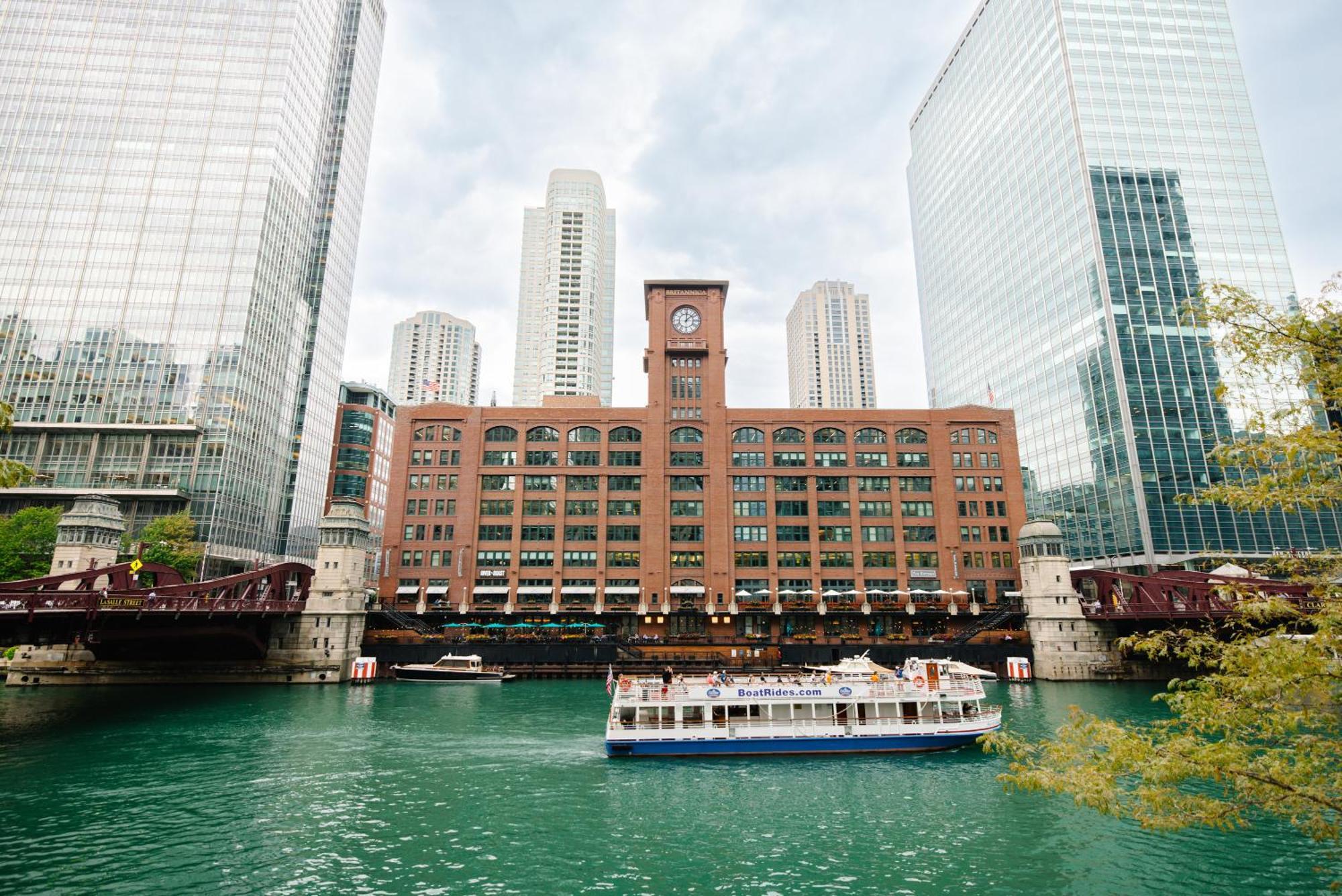Voco Chicago Downtown - Riverwalk By Ihg Exterior photo